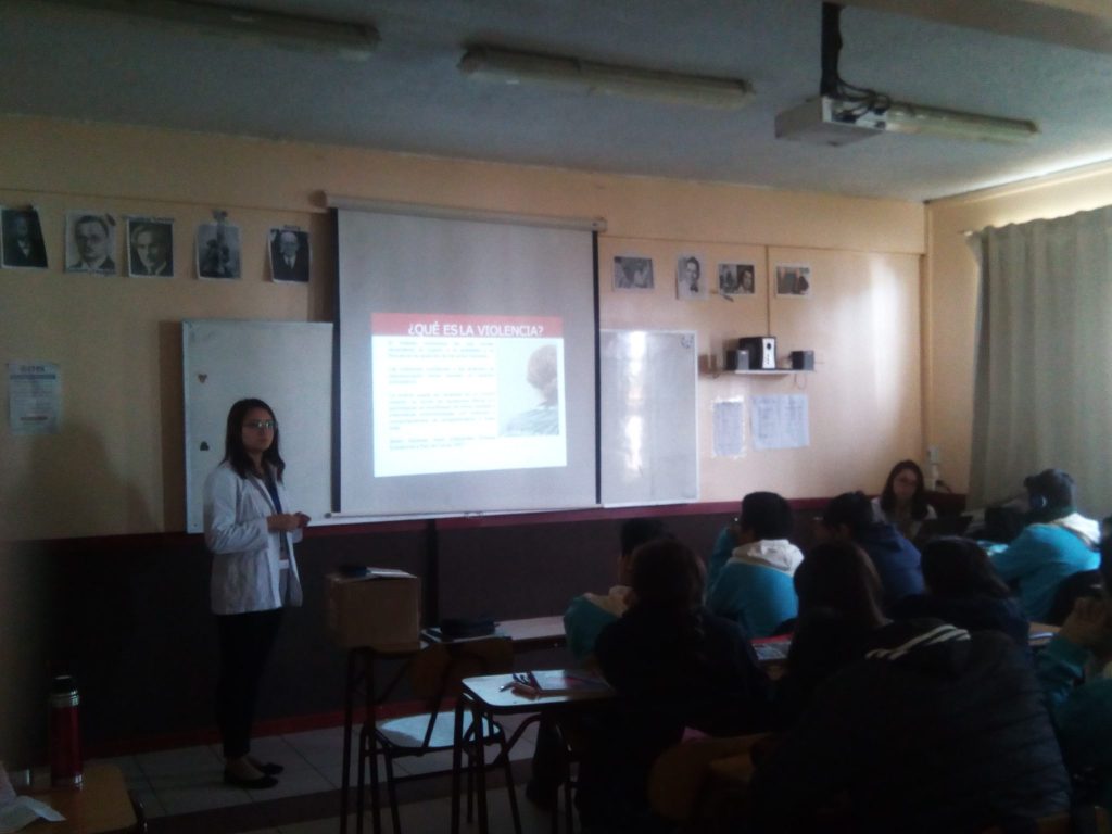 UNAB realiza charla en Colegio Santa Sabina