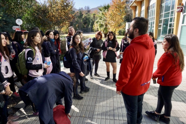 Colegio San Juan Bautista en visita Casona de Las Condes