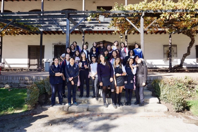 Colegio San Juan Bautista en visita Casona de Las Condes