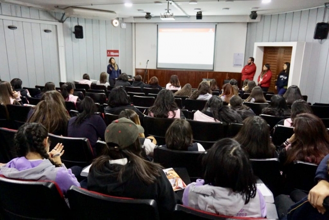 Colegio San Juan Bautista en visita Casona de Las Condes