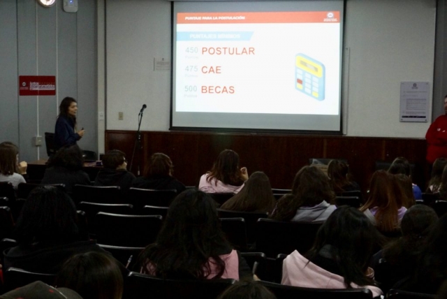 Colegio San Juan Bautista en visita Casona de Las Condes