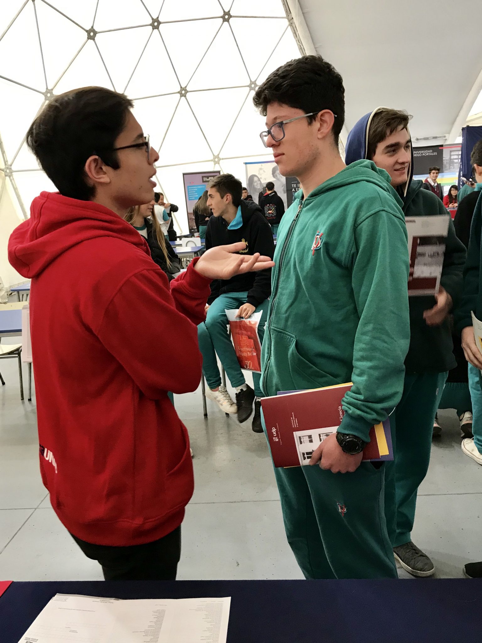 Feria G9: UNAB participa en Colegio Pedro de Valdivia de Peñalolén