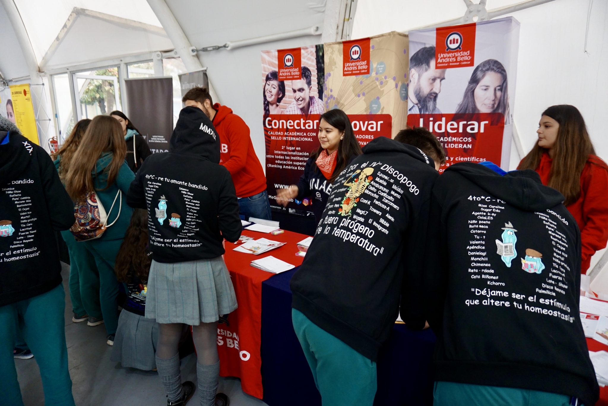 Feria G9: UNAB participa en Colegio Pedro de Valdivia de Peñalolén