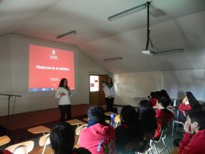 UNAB realiza charlas a escolares sobre violencia y estrés