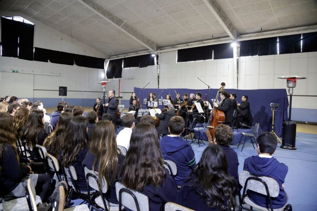 Camerata UNAB se presenta en The Newland School