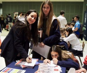 Feria G9: UNAB participa en Santiago College